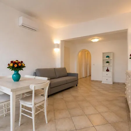 Le Ginestre Two Bedroom 100 M From The بيت للعطل *