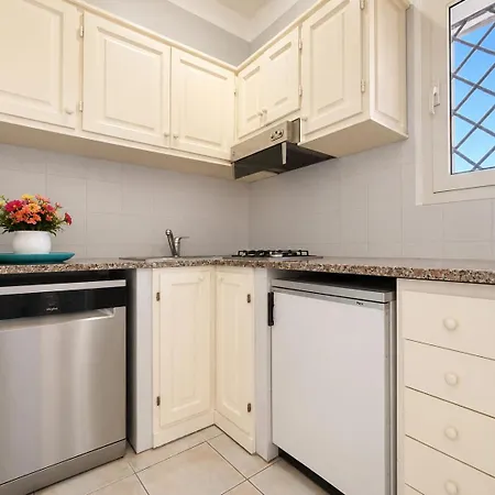 Le Ginestre Two Bedroom 100 M From The *